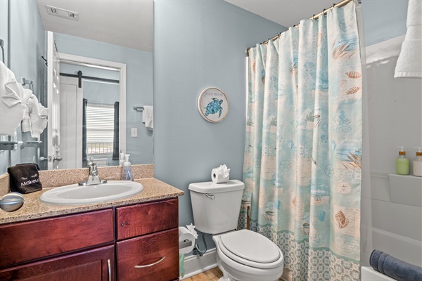 2nd bath with tub/shower