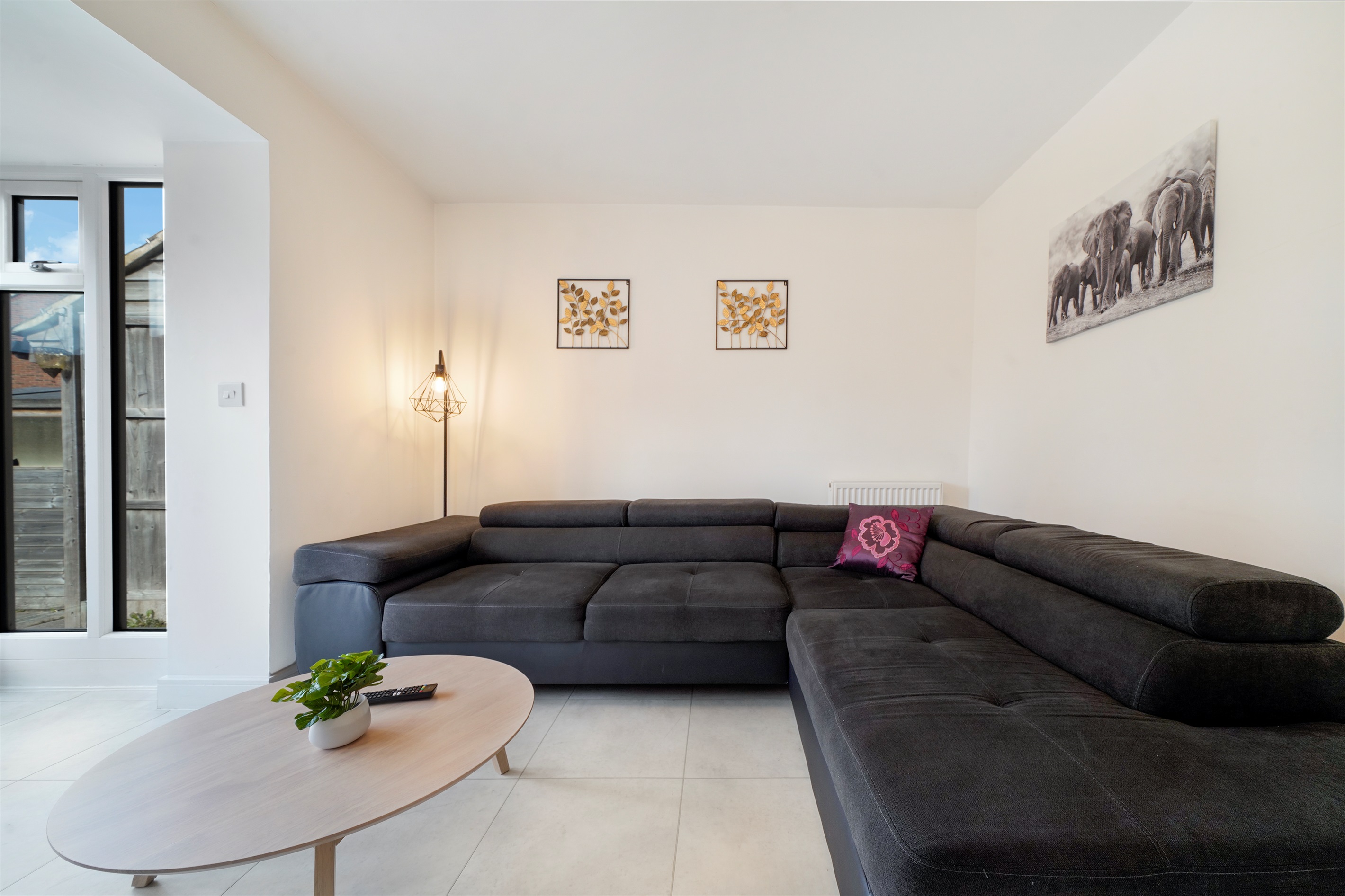 [Large corner sofa]