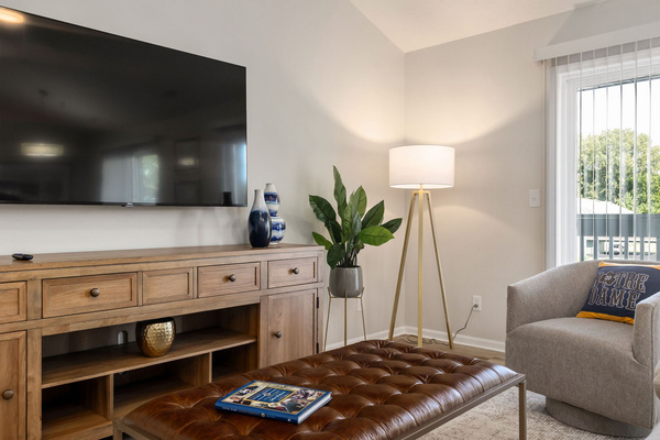 2B/2BA Near ND | Private Balcony | Walk to Campus, photo 21
