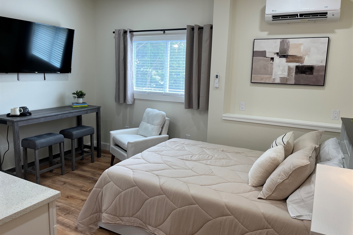 Queen bed in studio sleeping area