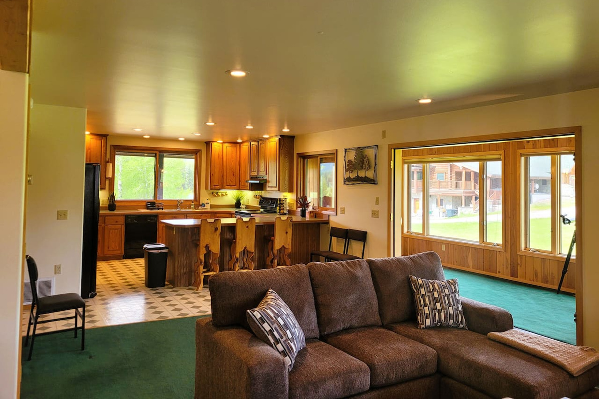 Open kitchen/living room area