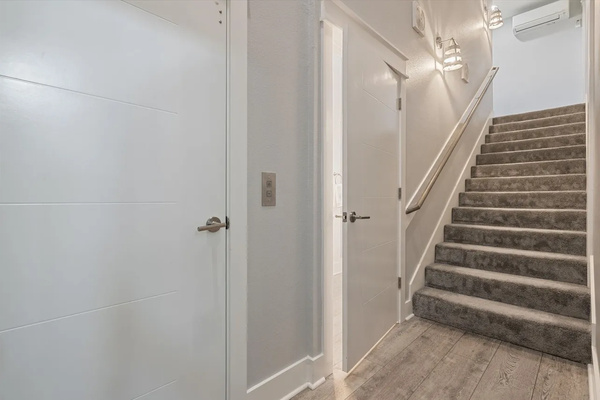 Ground Floor 1/2 Bath