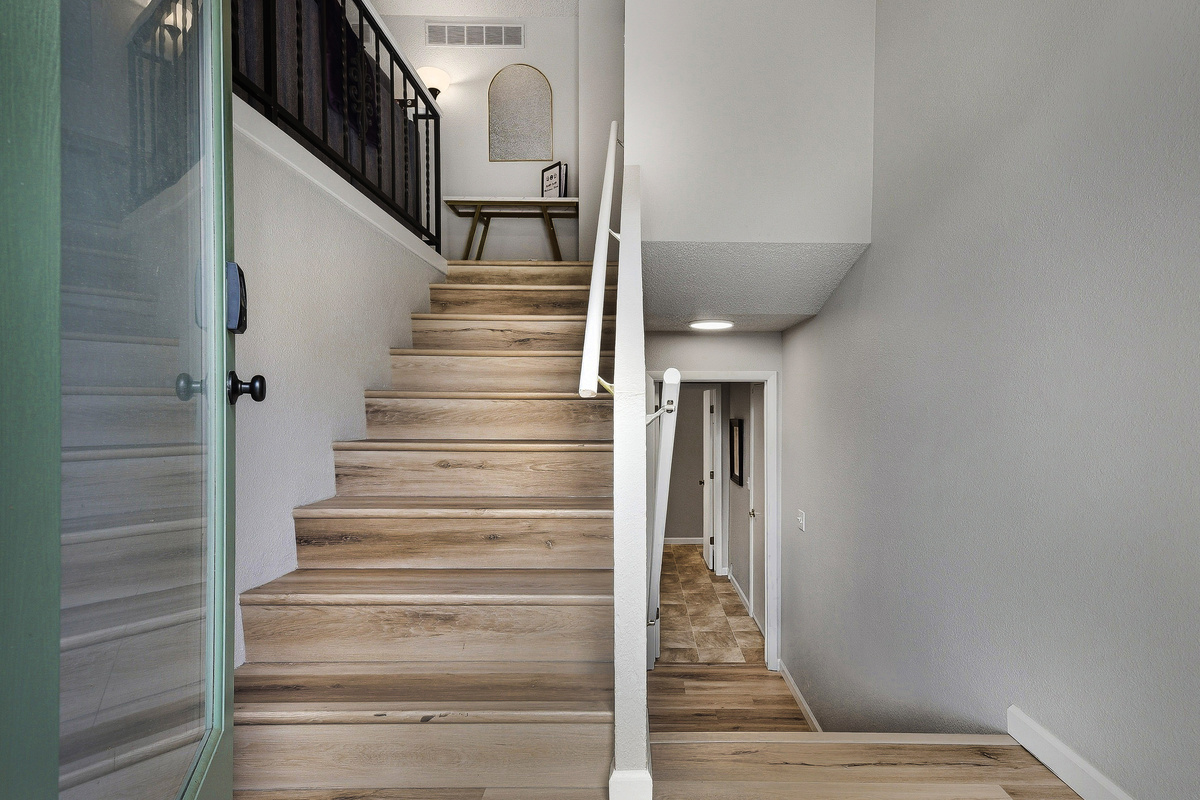 Front entry - split level stairs