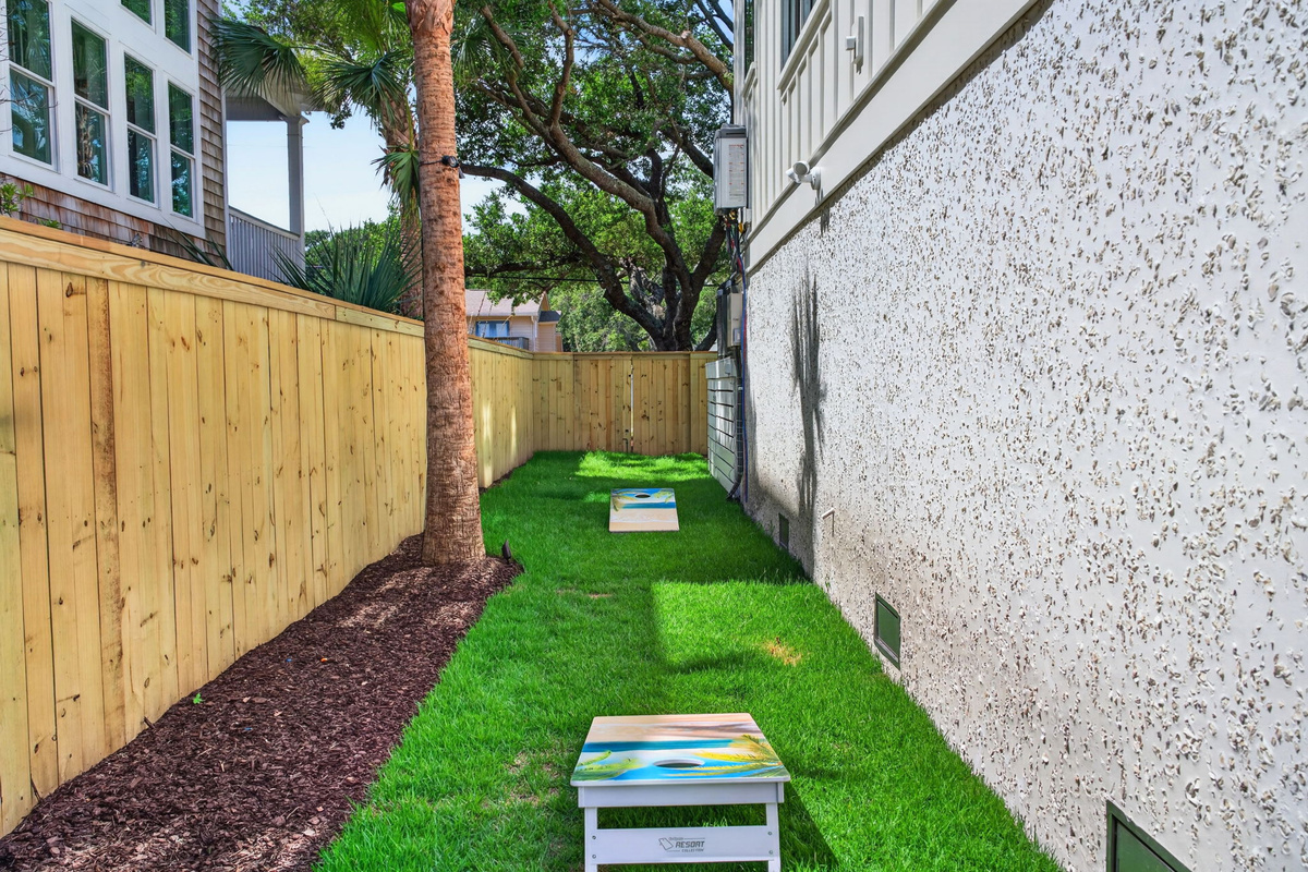 Corn hole | Tahanan Palms | 3 38th Ave | IOP Escapes