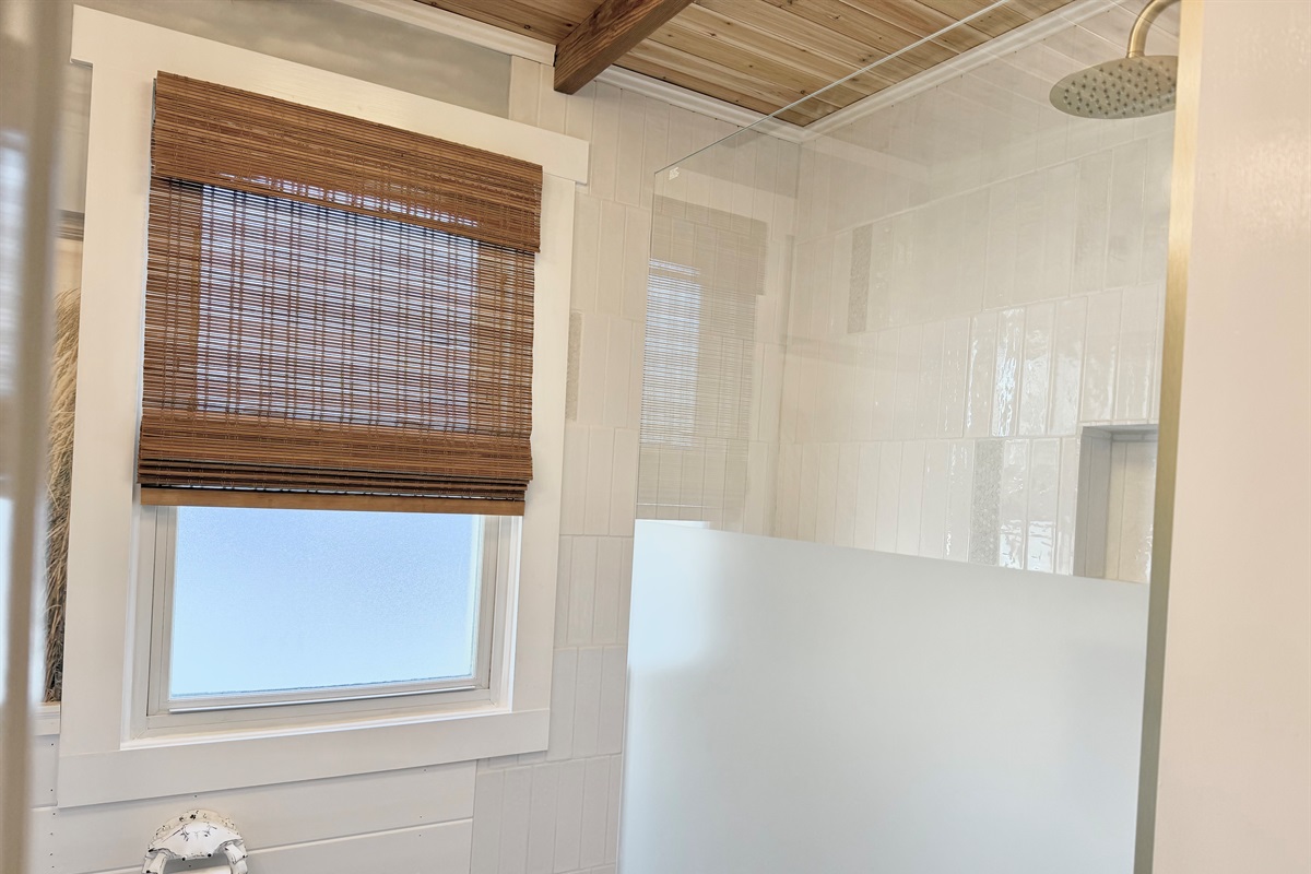 1st Floor Front Bath