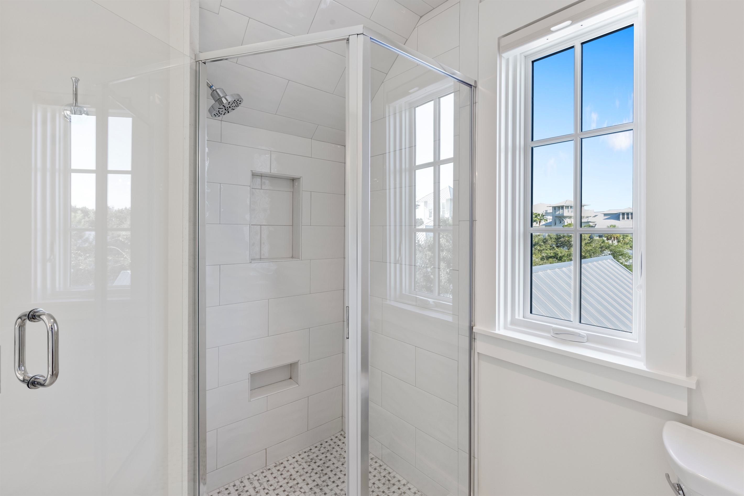 3rd Floor Full Bathroom