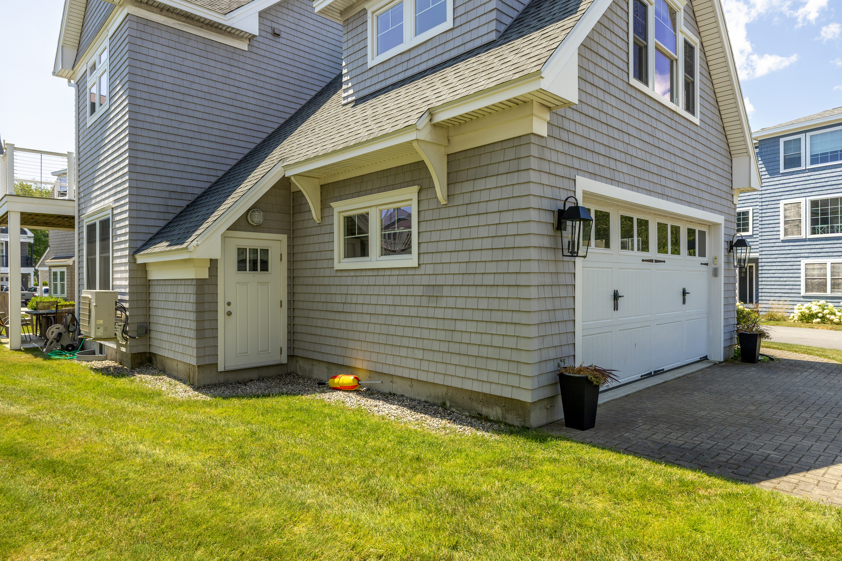 Convenient side and garage access makes unloading luggage and beach gear simple.