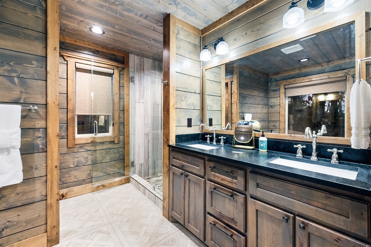 Spacious bathroom with modern finishes and rustic luxury details