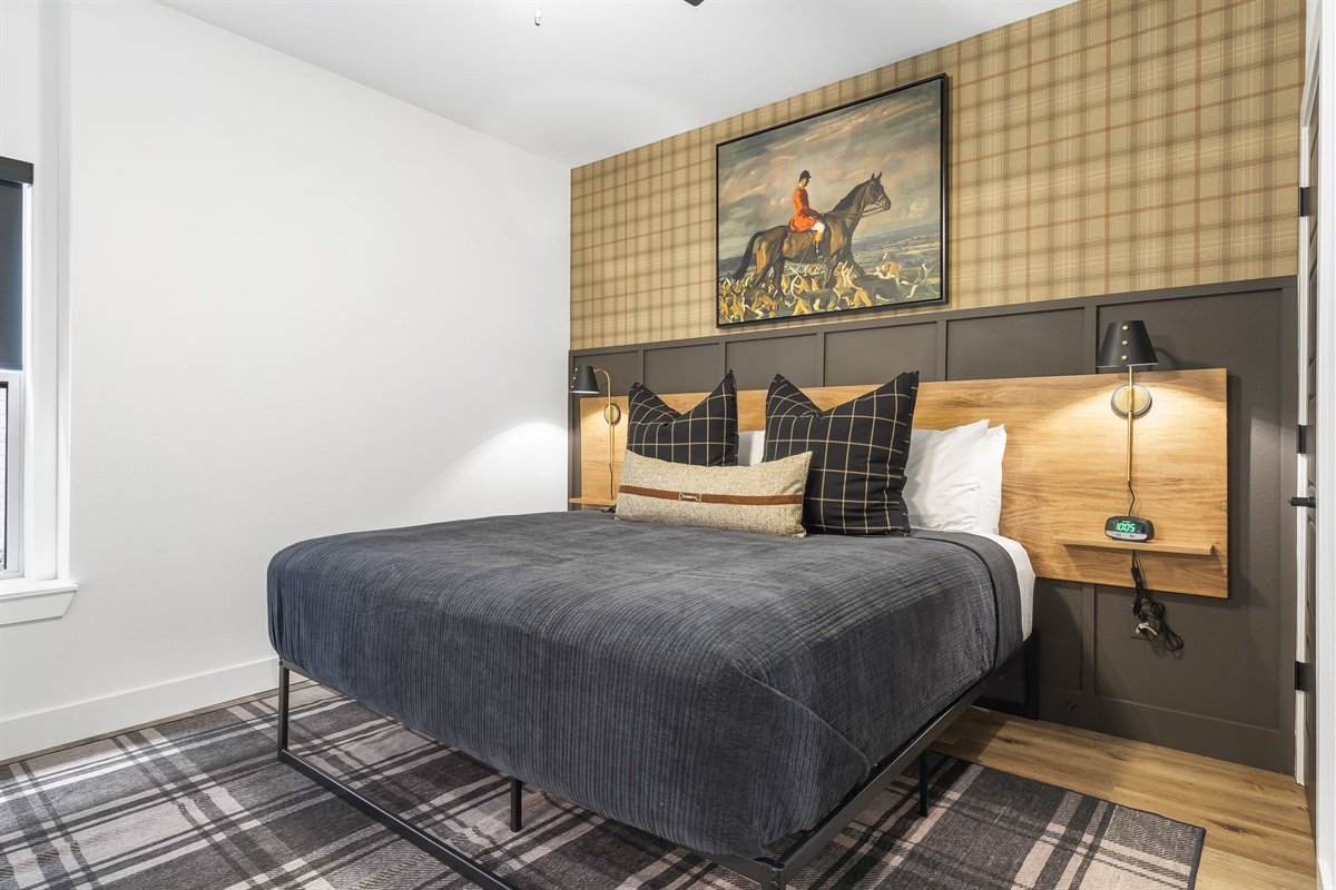 Lower level King #6 with ensuite bathroom