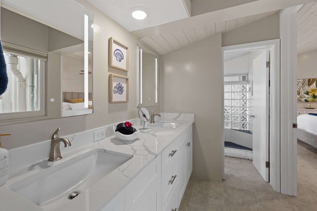 Guest ensuite bathroom with dual vanity