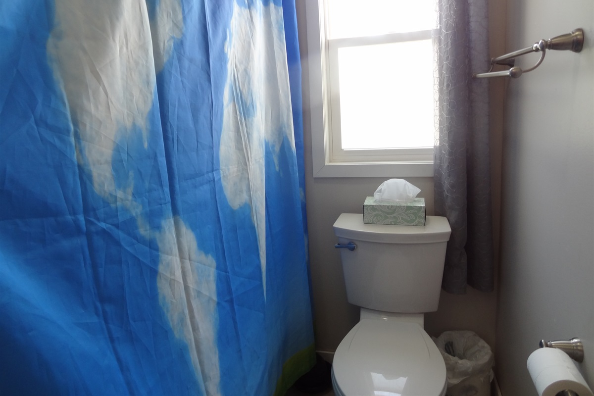 Main floor bathroom with tub/shower