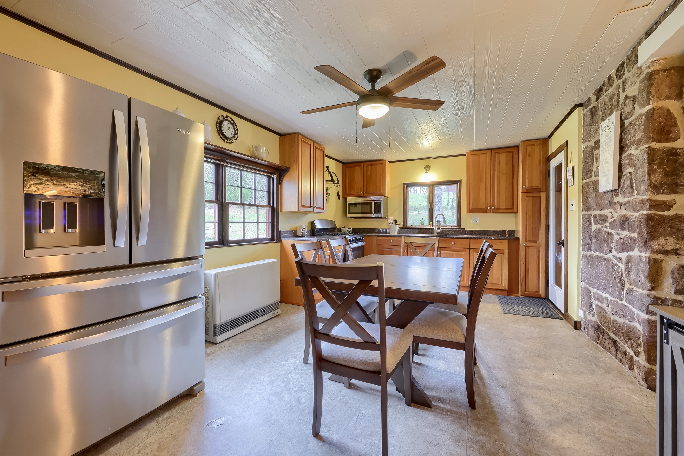 In-Kitchen Area for 6