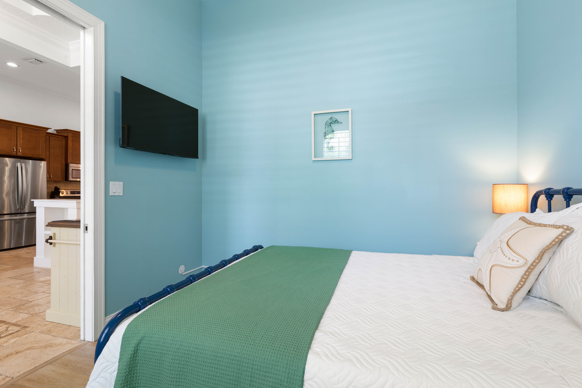 Its own wall-mounted TV and a spot just off the kitchen make the Turquoise room handy for a nap or a quiet show.