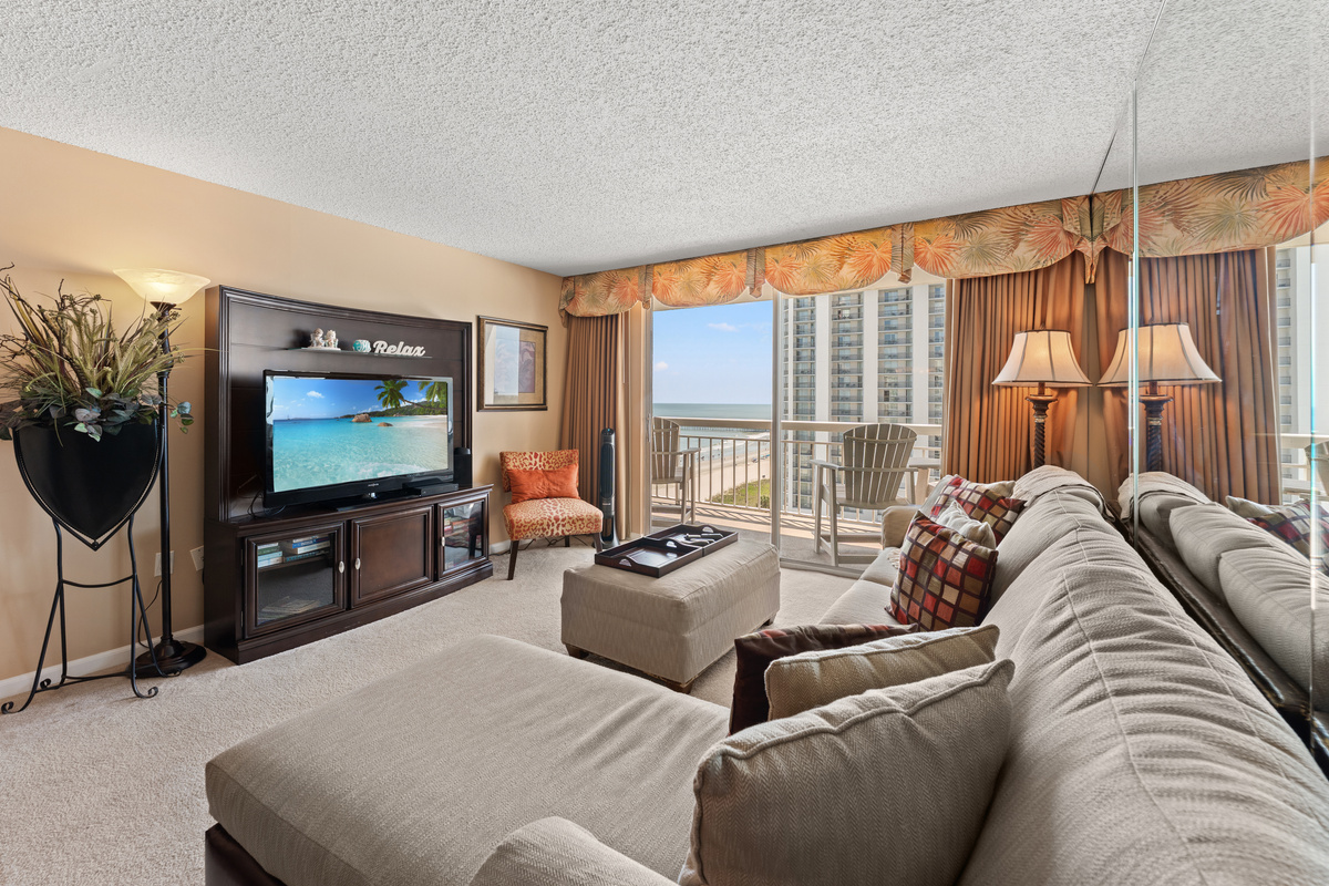 Fabulous Living room with large TV, Ocean views and plenty of room for everyone.