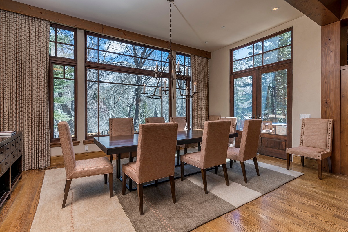 Dining Area- seats 8