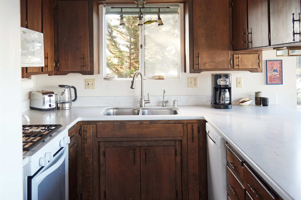 Kitchen w/ ocean view