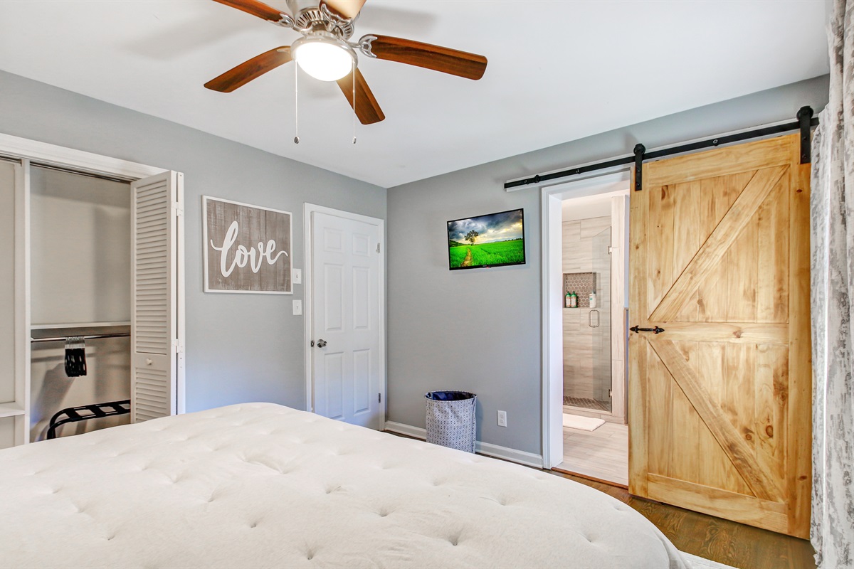 Private Bath Entrance