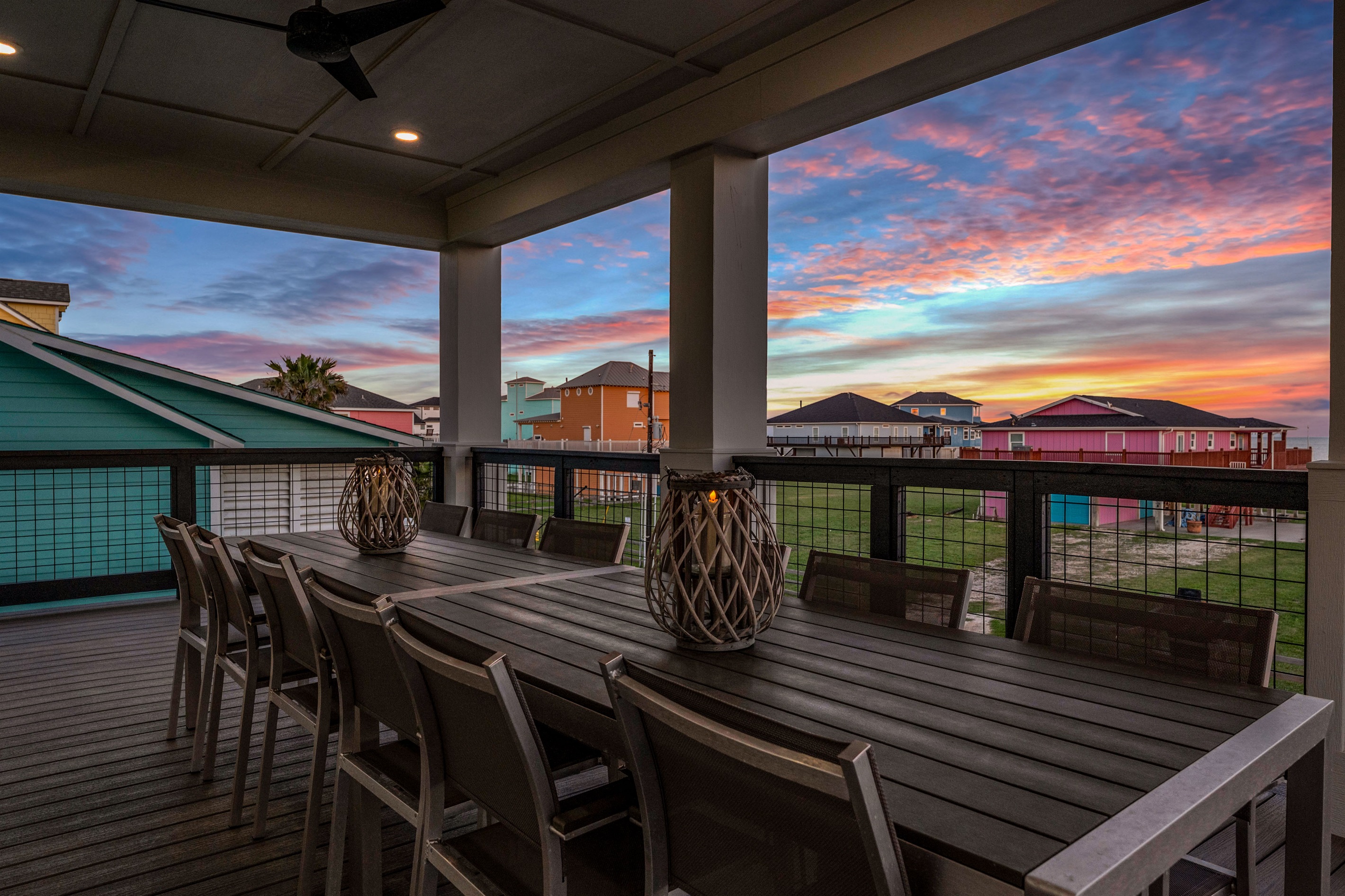 Costa Cristal Outdoor Space: Gather with friends and family on the spacious balcony, where cool sea breezes and stunning ocean views create the ultimate coastal escape.