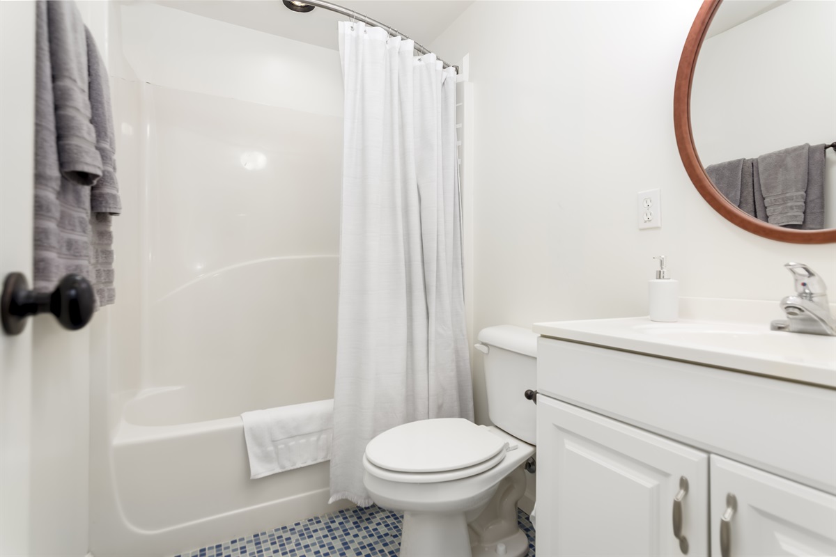 Full bathroom in basement 