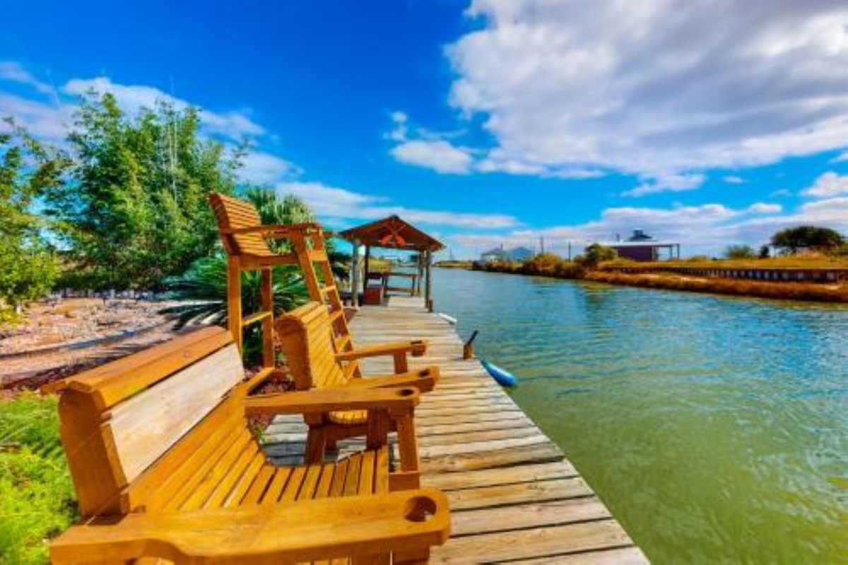 Plenty of waterfront outdoor seating