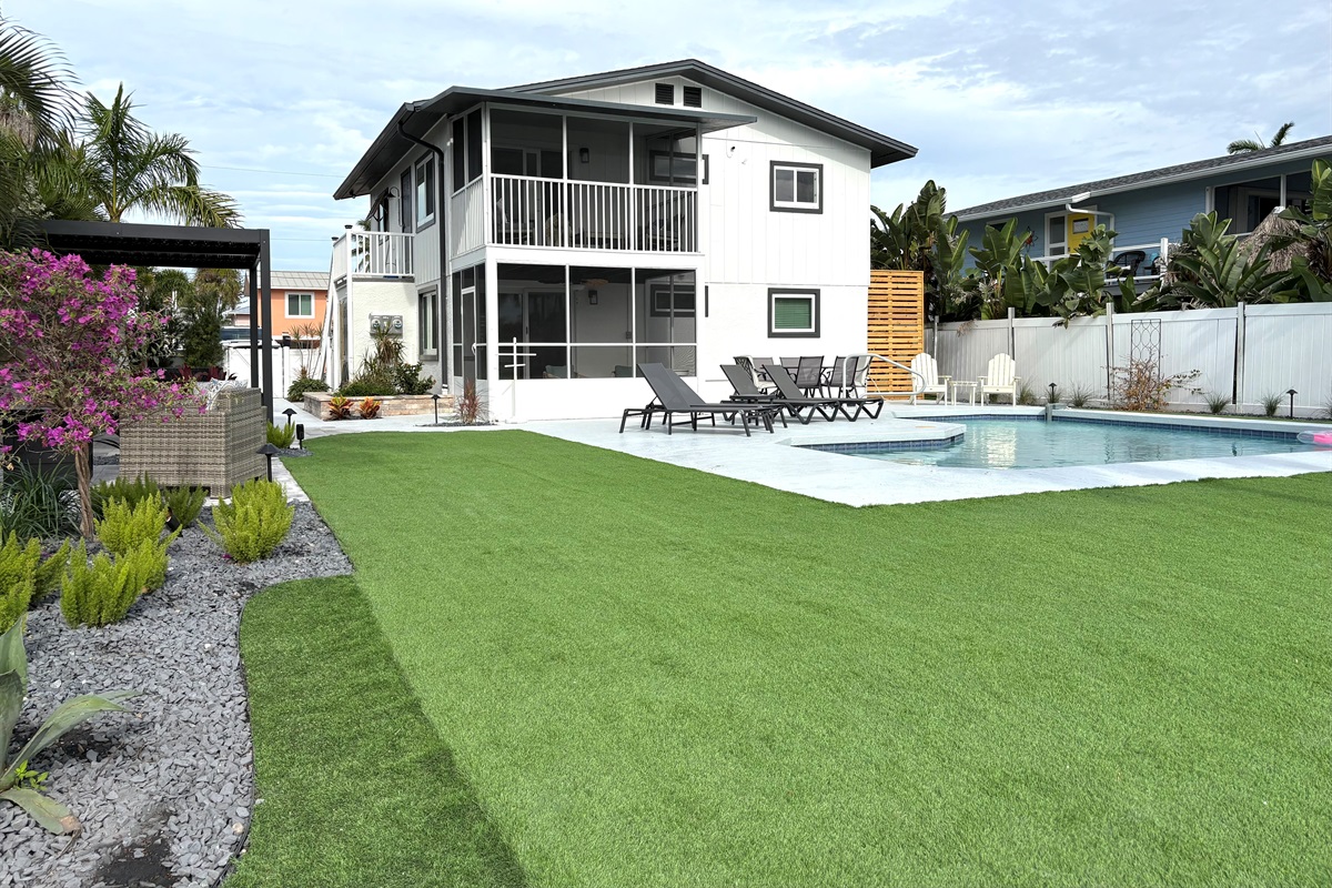 Upper Screened Balcony