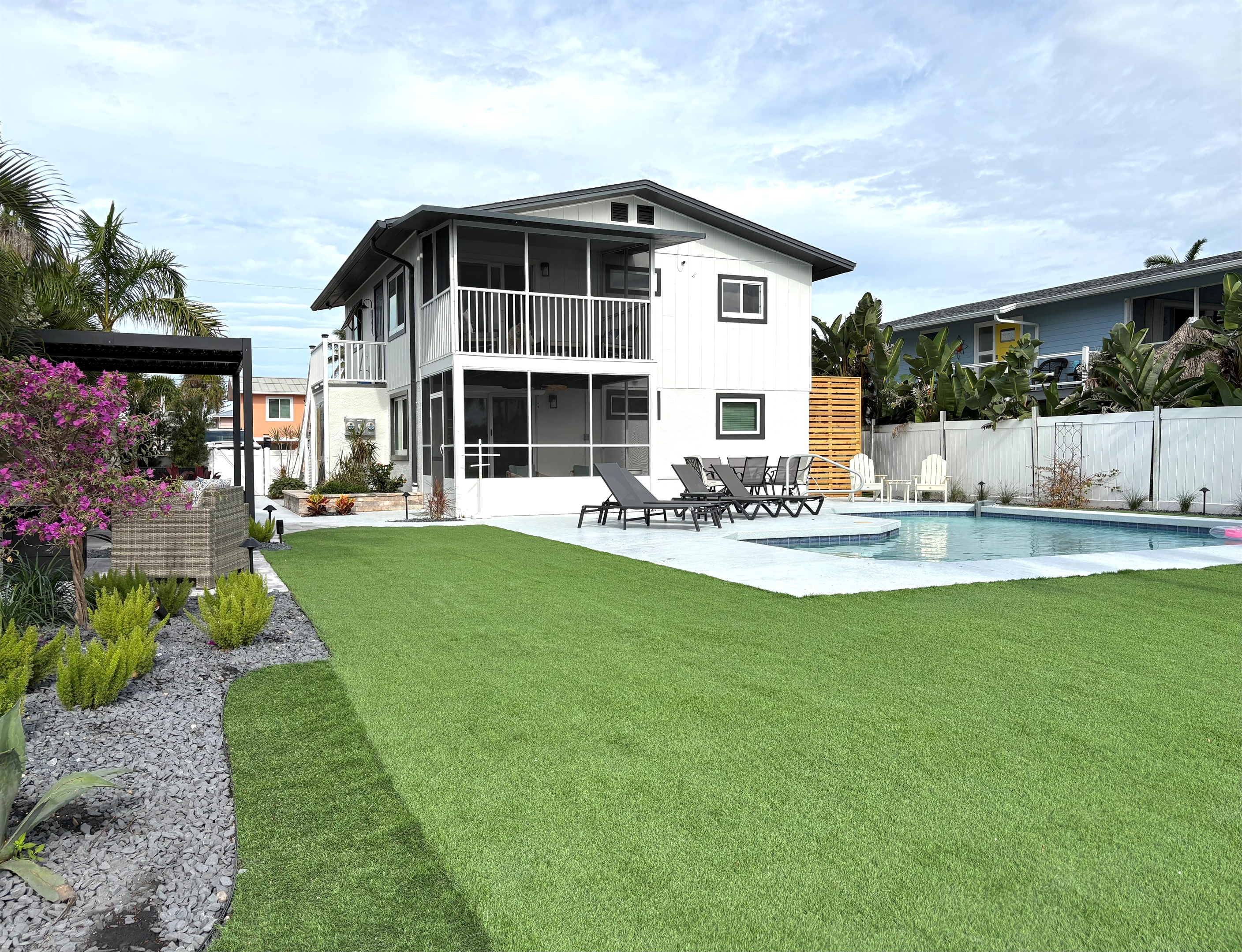 Upper Screened Balcony