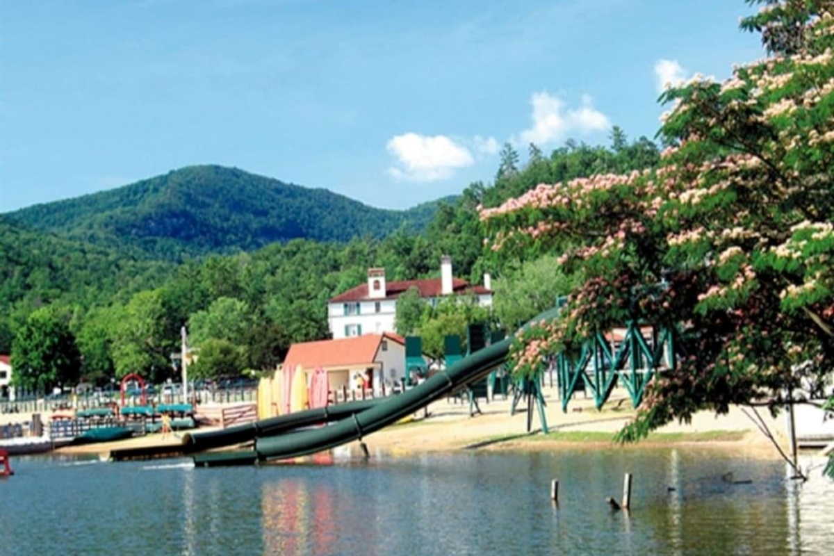 Lake Lure Beach and childrens play/water park- minutes away