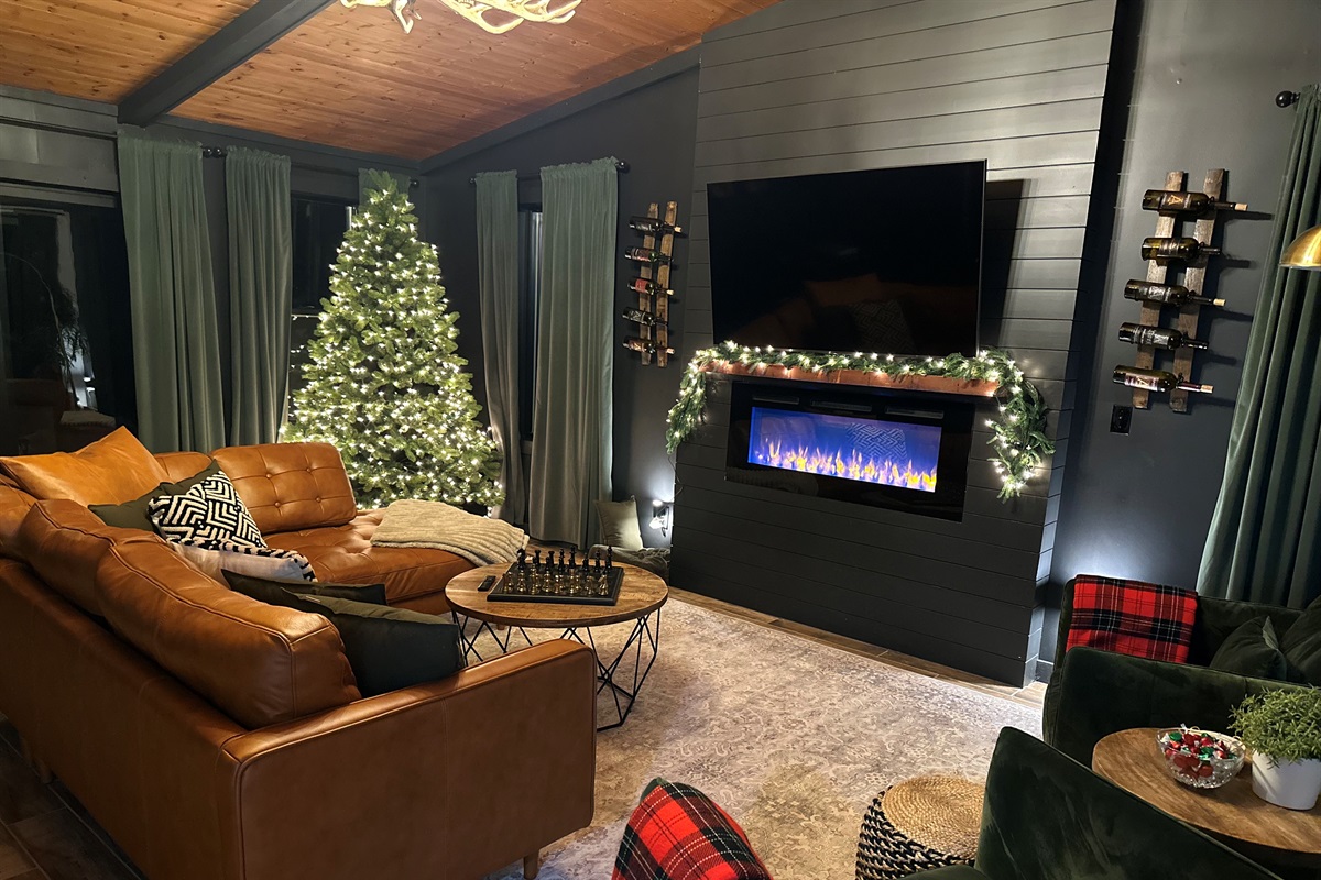 Whiskey Run is officially dressed for the season! We kept things winter-themed so you can enjoy the cozy vibes well into the new year.   The Christmas tree will be up until late January and then we will transition into a winter look through February. 