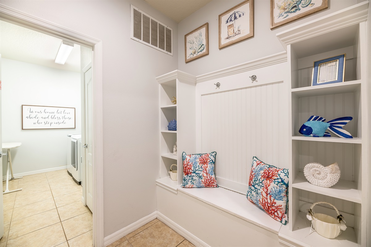 Twin Palms Villa: Mudroom