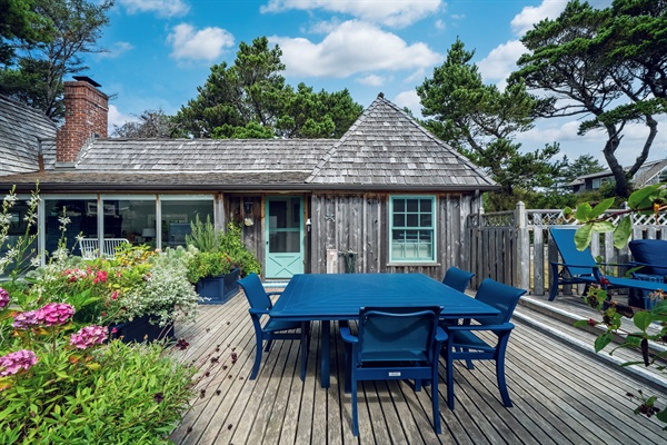 EXPANSIVE BACK DECK