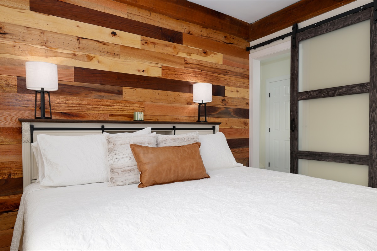 Main bedroom with King bed, coffee station and ensuite bathroom-Main level