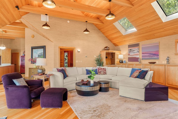 Living room
