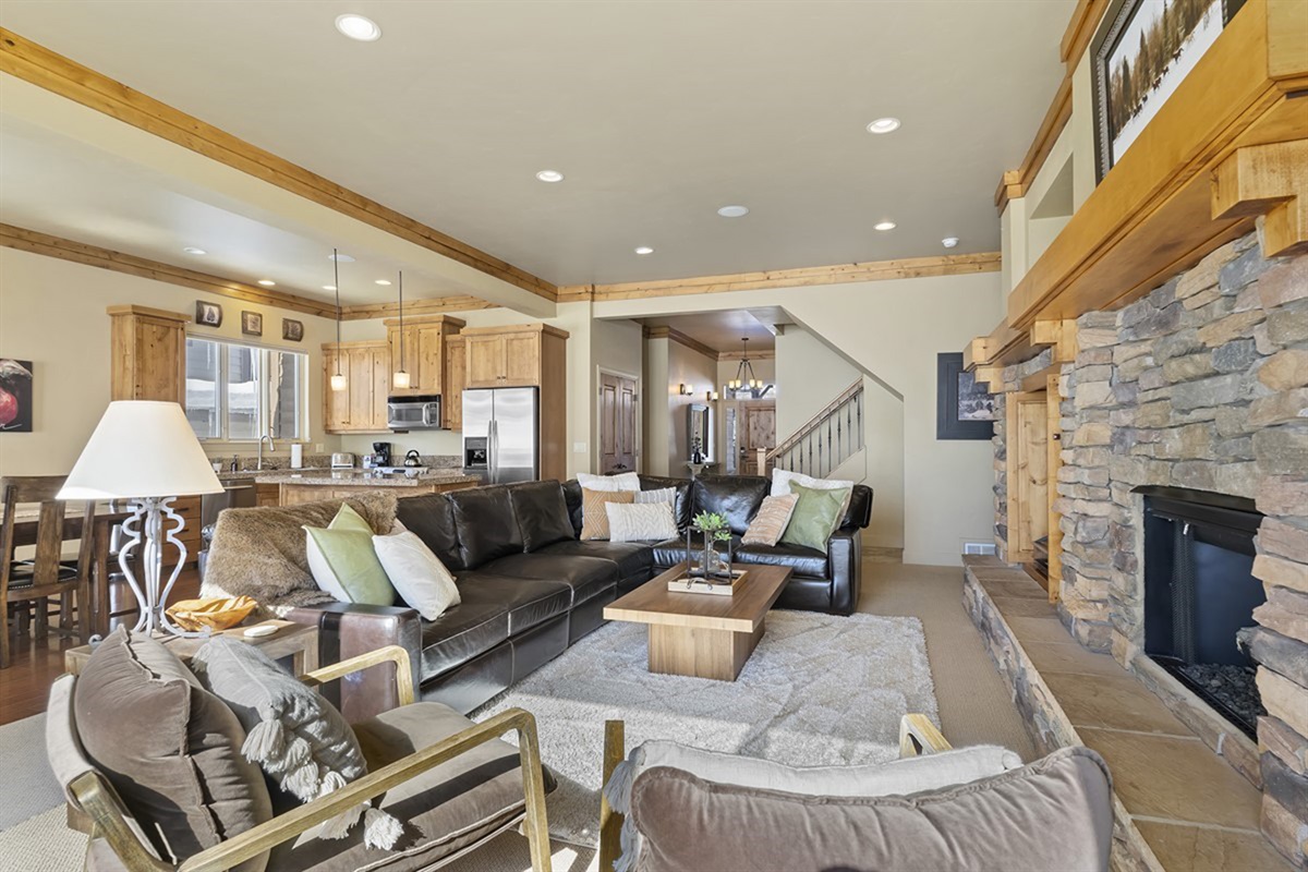 Open, airy, and full of natural light—ideal for bringing everyone together without feeling crowded.