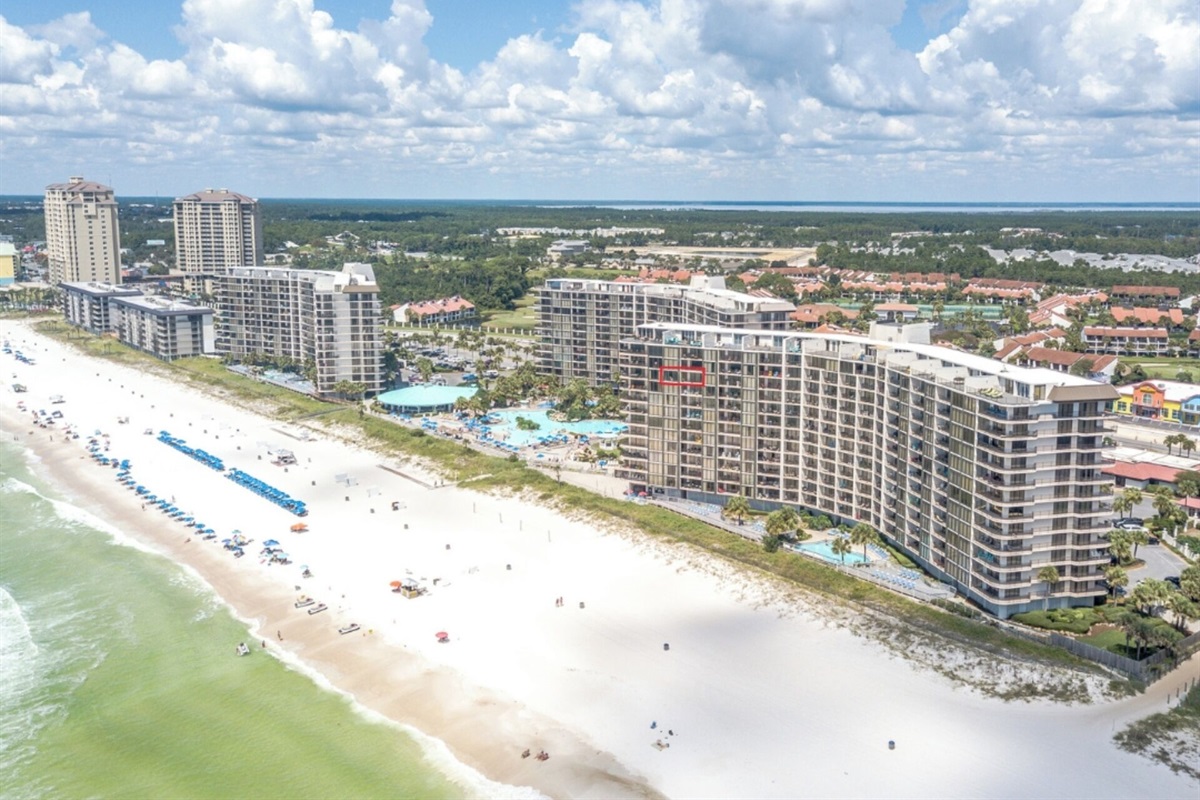 Beachfront location of Sandy Seahorse 1013