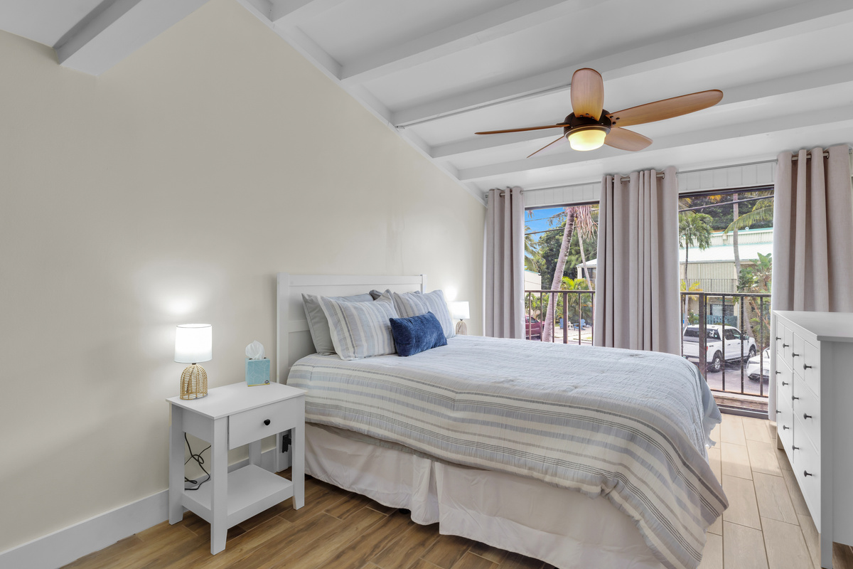 Upstairs guest bedroom with queen bed