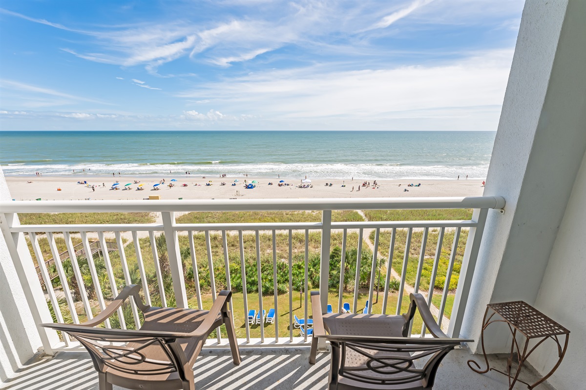 Large Balcony with Amazing Views of the Ocean🌊☀️