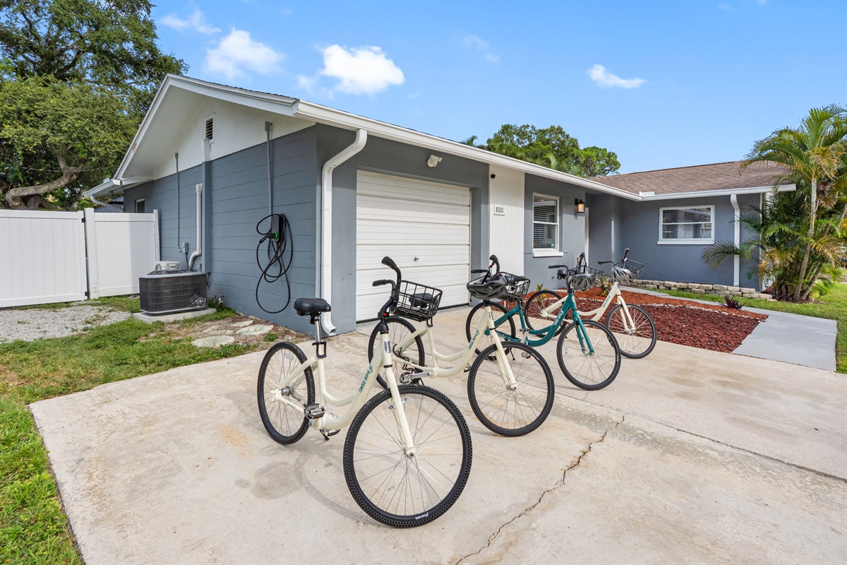 With multiple adult bikes available, you can enjoy carefree rides around the neighborhood or along the Pinellas Trail.