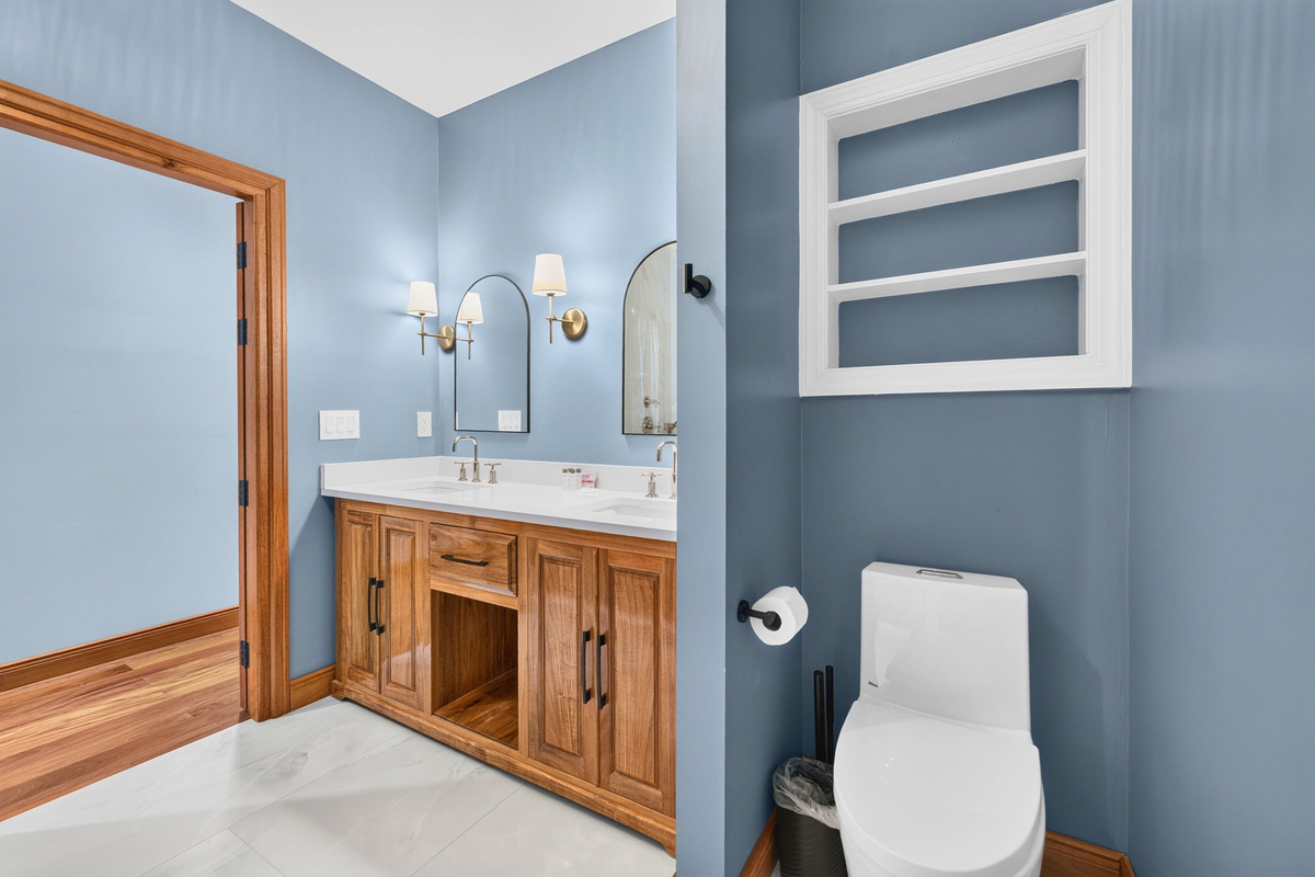 3rd Floor Bathroom 7, Ensuite | Rosewood Retreat | 2605 Palm Blvd, Isle of Palms, SC | IOP Escapes