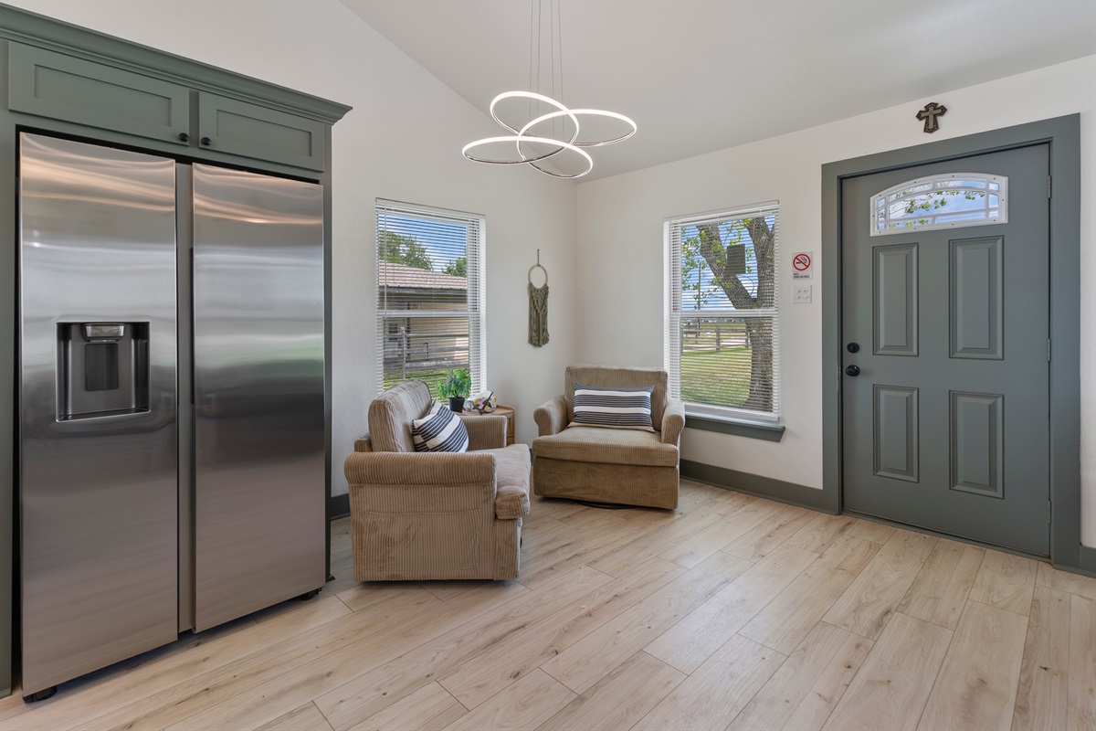 Sitting area off of kitchen