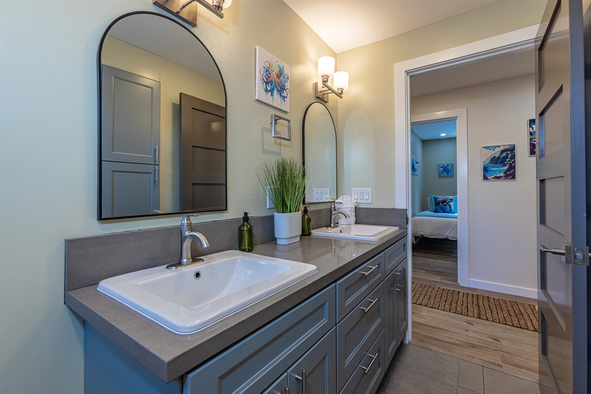 Dual Vanity to Help with Getting the Group Beach Ready