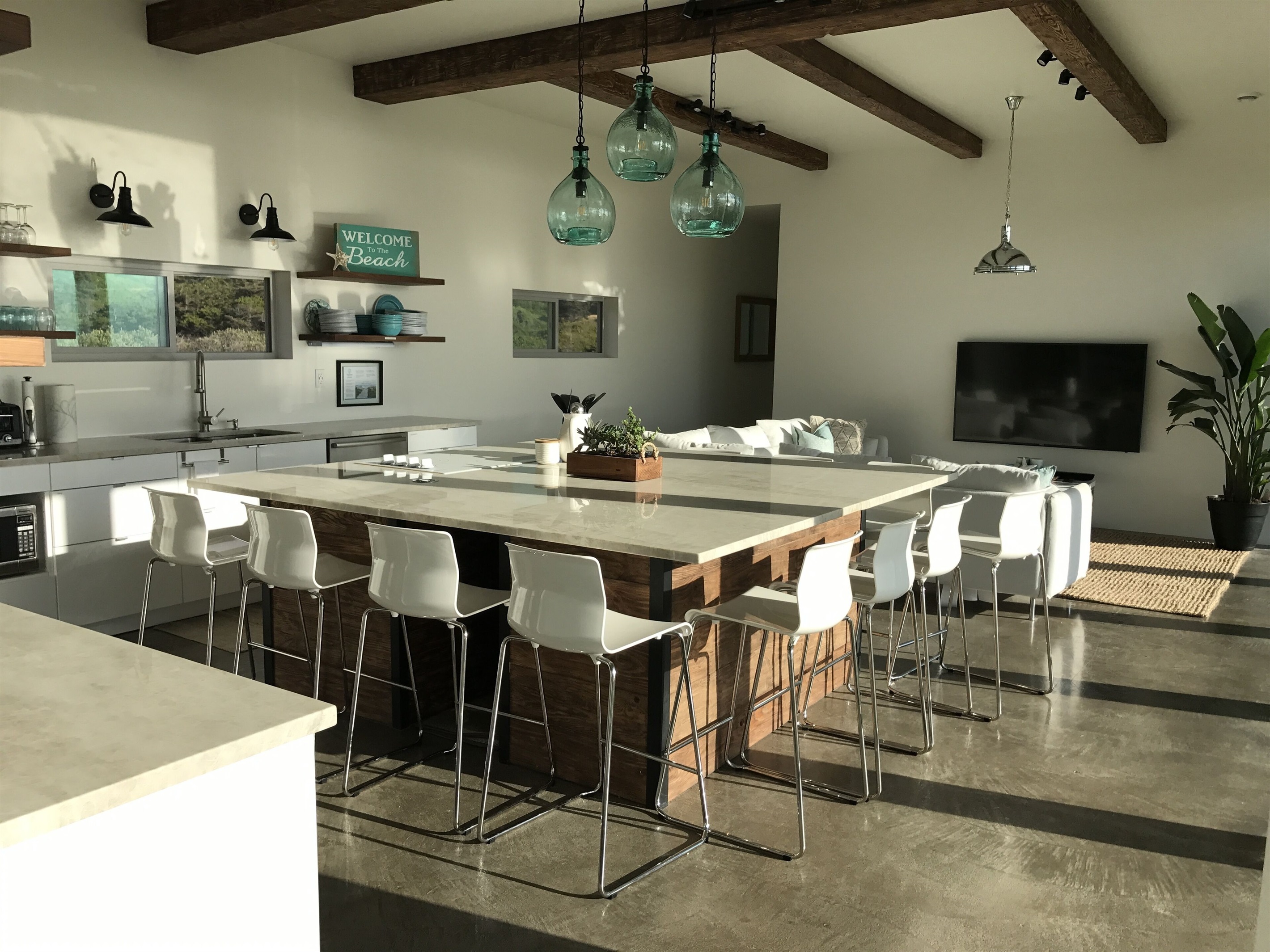 Dining for 12 at the Island