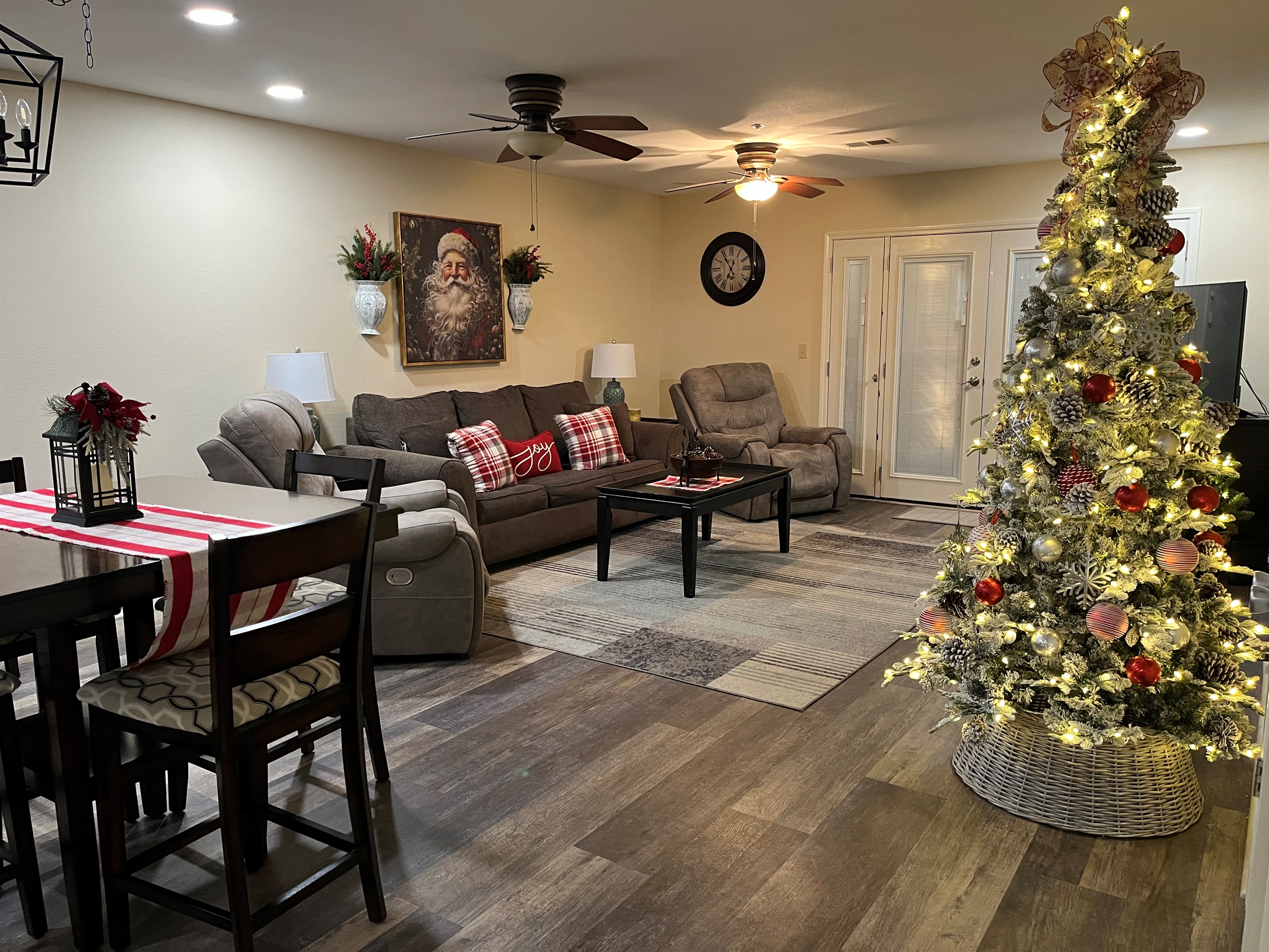 Everything looks so cozy!