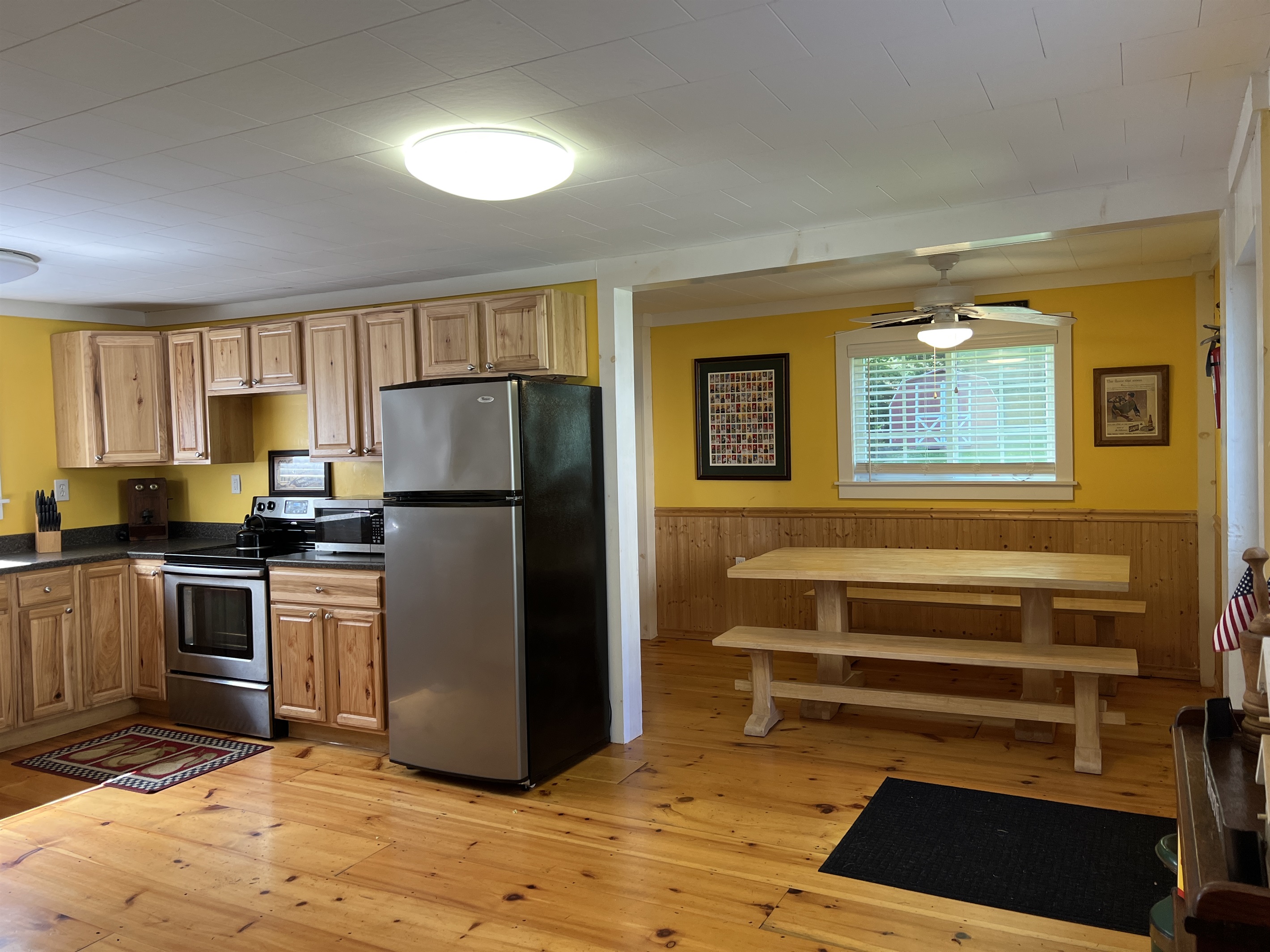 Eat in Kitchen - the dining table is conveniently located in the Kitchen area.