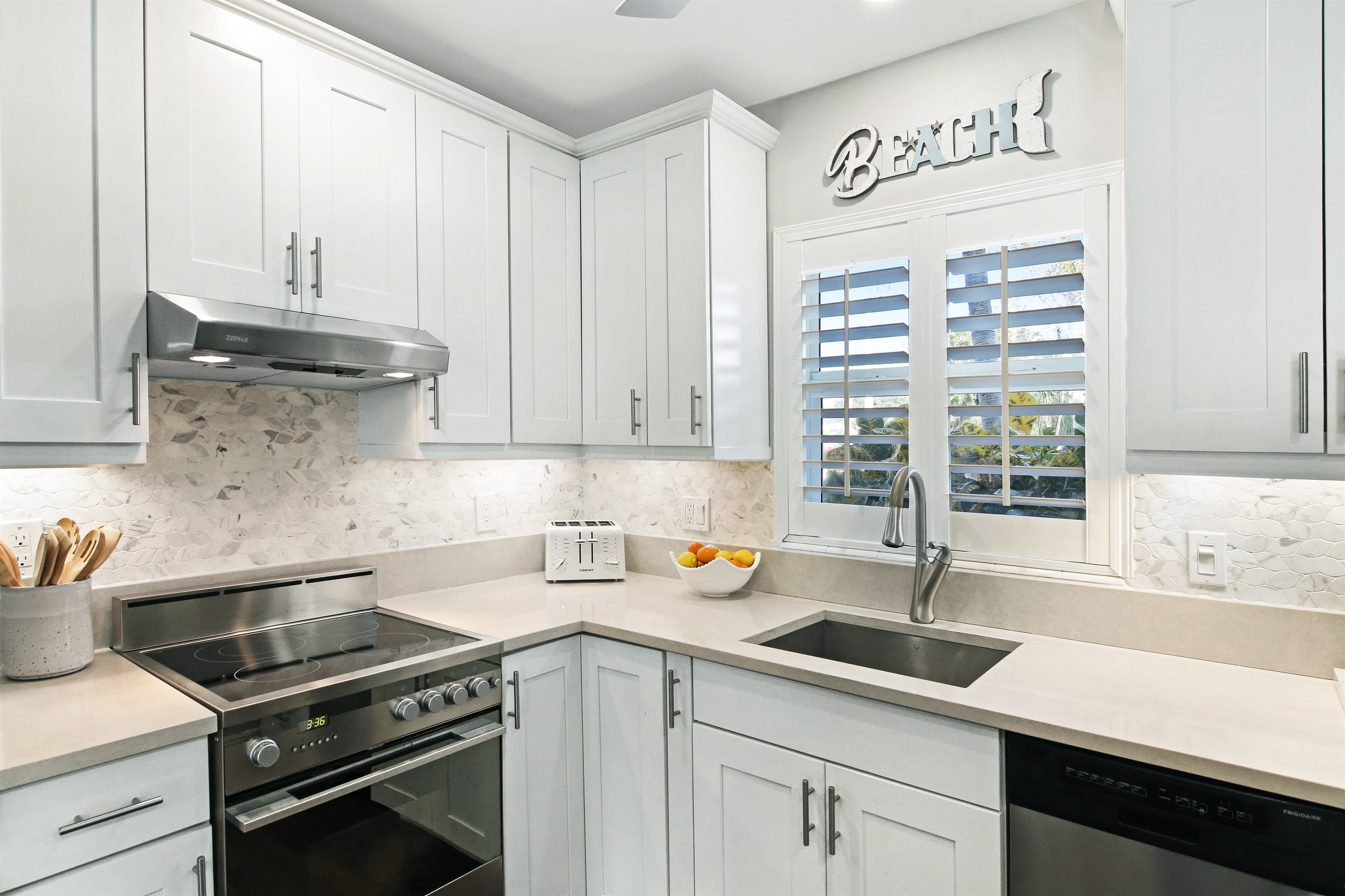 The colors, the ambiance, enjoy every moment at the beach!