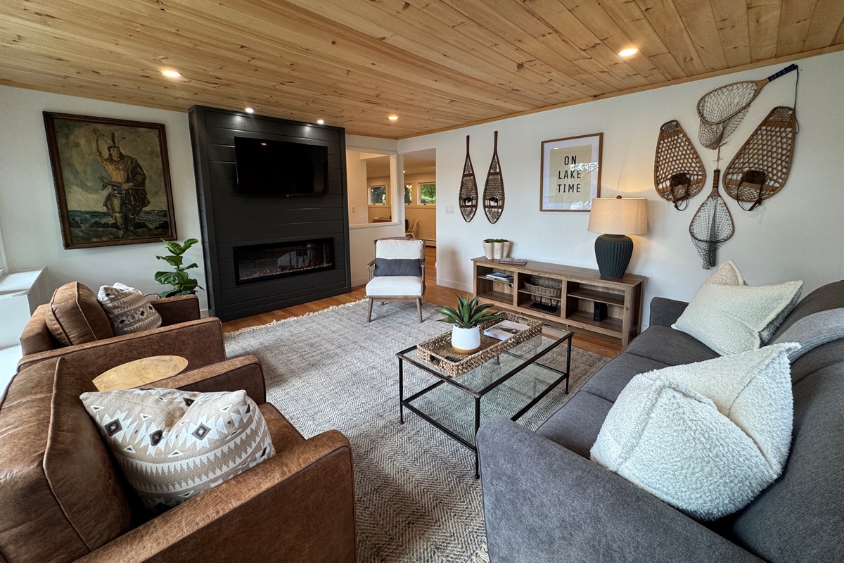 Living room with Smart TV and electric fireplace