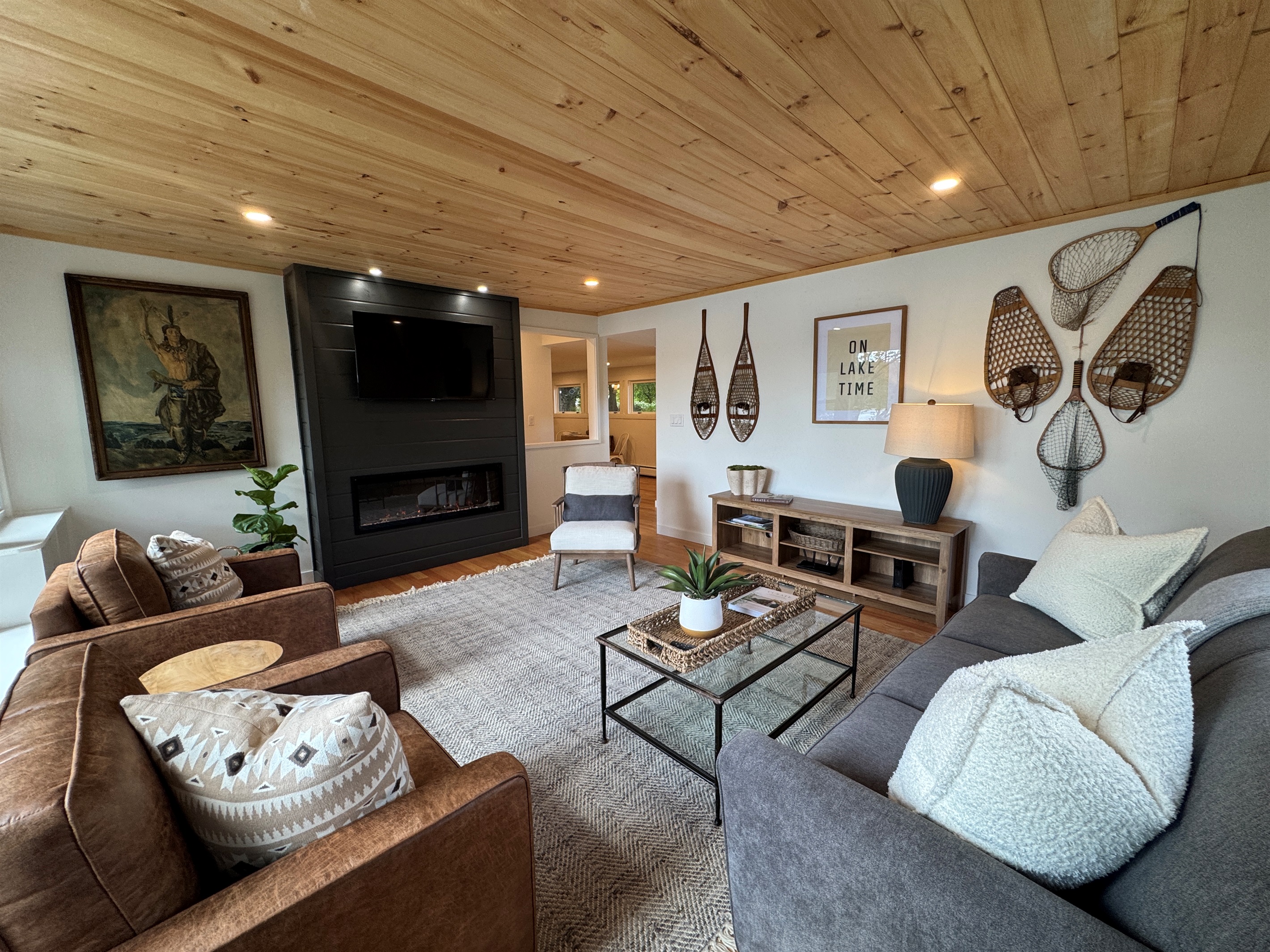 Living room with Smart TV and electric fireplace