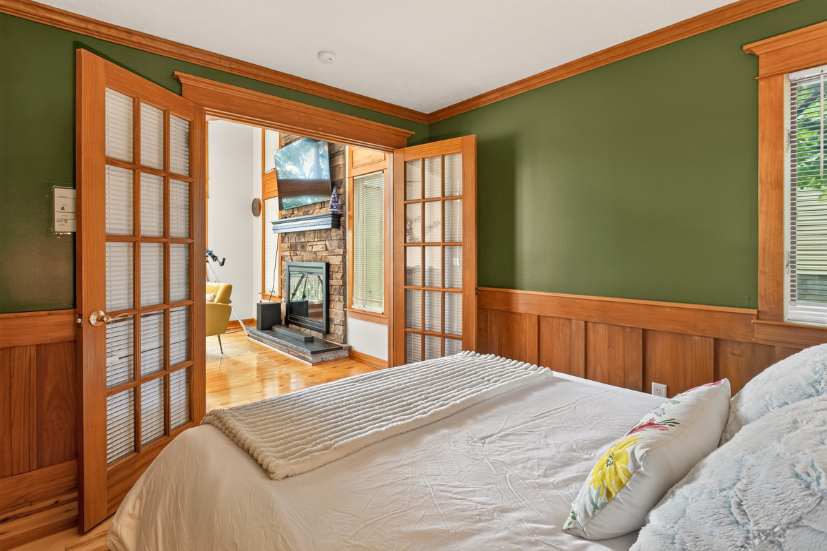 Additional angle of the green bedroom