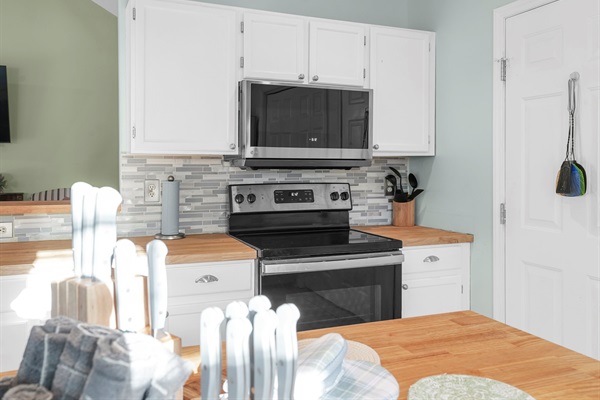 Stove, Microwave, Knife Blocks