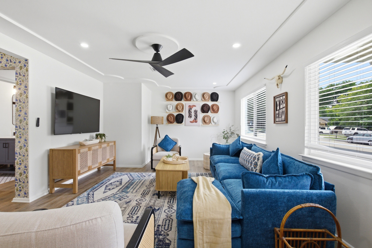 Bright Living Room with 65 inch Smart TV, Roku Streaming, and comfortable seating for the full group. Board Games available for cozy evenings in.
