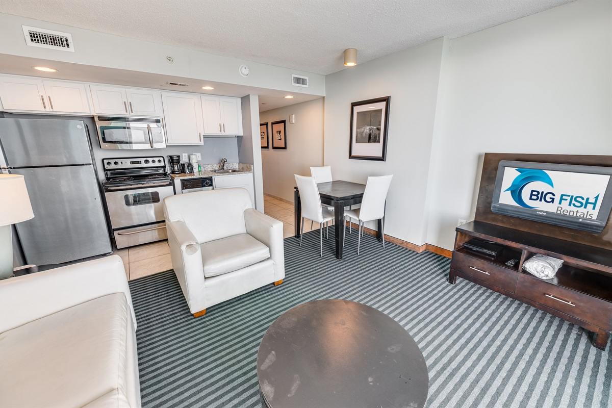 Living Room with Stunning Views🌊☀️